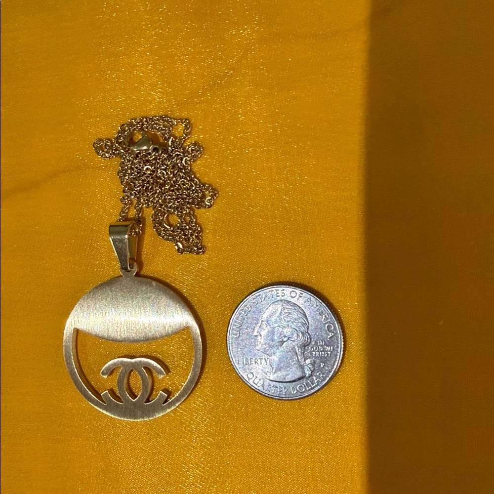 Fashion Jewelry, Stainless Steel Gold Pendant Necklace.Includes: Pendant & Chain - Picture 4 of 4